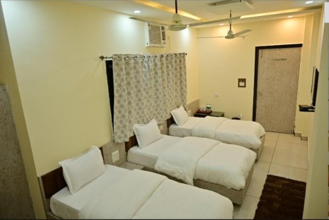 Hotel Raghuveer Inn By Bookingcare Sitapur Muafi Zewnętrze zdjęcie