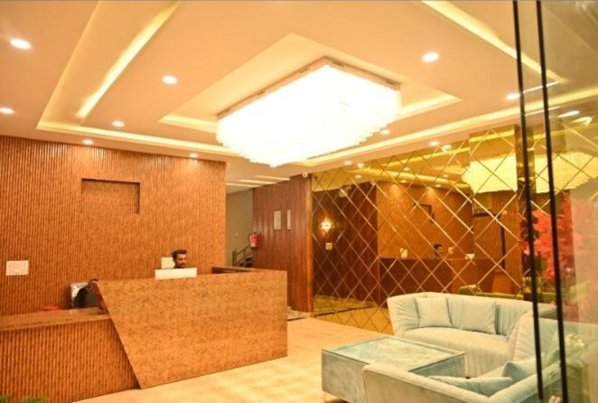 Hotel Raghuveer Inn By Bookingcare Sitapur Muafi Zewnętrze zdjęcie
