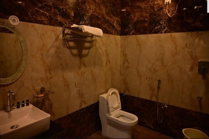 Hotel Raghuveer Inn By Bookingcare Sitapur Muafi Zewnętrze zdjęcie